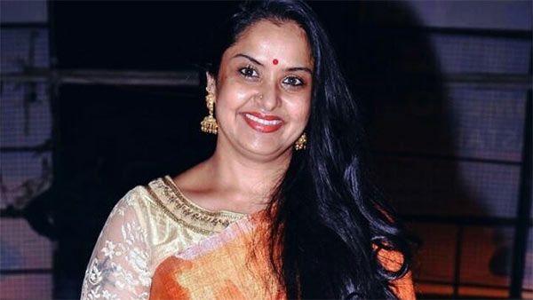 தகாத முறையில் நடந்துகொண்ட அந்த காமெடி நடிகர்.. தனியாக அழைத்து விளாசித் தள்ளிய முன்னாள் ஹீரோயின்!