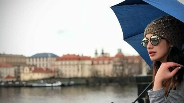 ராய்லட்சுமியின் சேட்டைகள்.. விழுந்து விழுந்து ரசிக்கும் ரசிகர்கள்!