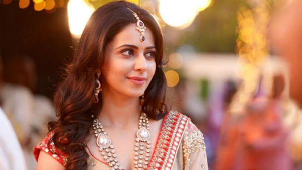 இதுக்குள்ள 2 படம் முடிஞ்சிருக்கும், ஷுட்டிங் எப்ப தொடங்குவாங்கன்னு தெரியலையே? பிரபல ஹீரோயின் கவலை