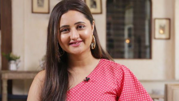 லாக்டவுனால் பட்ஜெட்டை குறைக்க முடிவு.. 'நாகினி' தொடரில் இருந்து பிரபல பிக்பாஸ் நடிகை நீக்கம்?