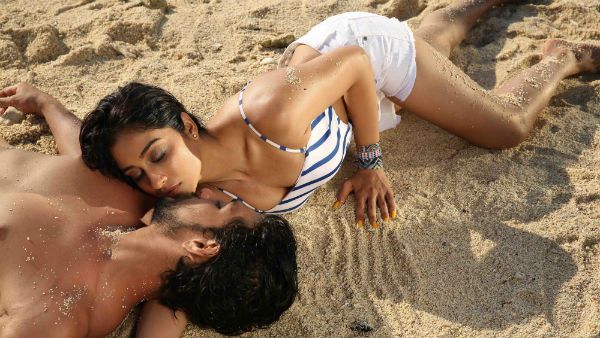 பீச் மணலில் படுத்தப்படி இளம் நடிகருடன் நெருக்கமாக ரெஜினா... லாக்டவுன் நேரத்தில் பரப்படும் ரேர் பிக்!