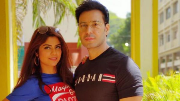 நீ அங்கே.. நான் இங்கே.. அது என்னடா 'Virtual' திருமணம்.. லாக்டவுனில் நாகினி நடிகை புதிய திட்டம்!