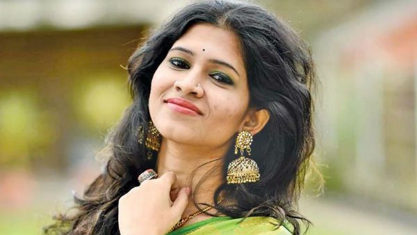 இளையராஜா சார் நா கொஞ்சம் பயம்.. லாக்டவுன் சாட் வித் பாடகி ஸ்ரீனிதி.. இசையில் நனையலாம் வாங்க!