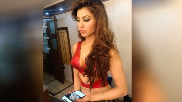 'உங்க வீட்டுல வேலைக்குச் சேர்த்துக்கோங்களேன், ப்ளீஸ்..' பிரபல நடிகையிடம் கெஞ்சும் பாசக்கார ரசிகர்!