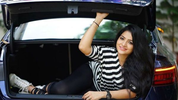 ஏம்மா படுக்க வேற இடம் கிடைக்கலையா .. சீரியல் நடிகையை கலாய்த்த ரசிகர்கள் !