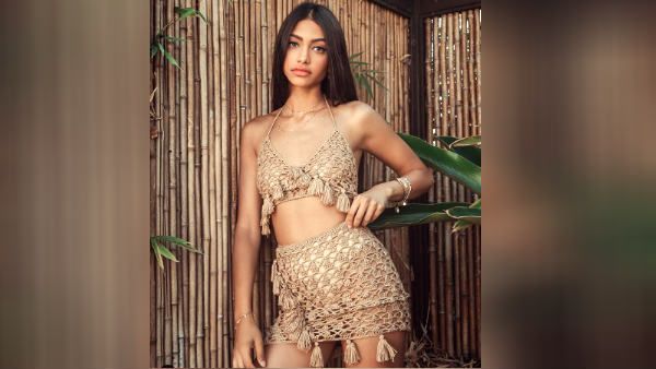 ப்பா.. வலை போன்ற பிகினி.. வெளிநாட்டில் பாய் ஃபிரண்டுடன் லூட்டி.. வைரலாகும் வாரிசின் போட்டோ!