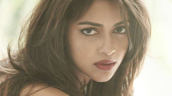 உங்கள் ஆன்மாவை திருப்திப்படுத்துங்கள் போதும்.. அவர்களை வேண்டாம்.. அதிரடி காட்டும் ஆடை பட நாயகி!