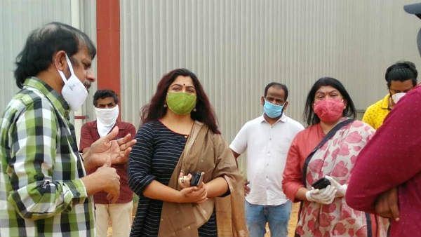 ஷூட்டிங் ஸ்பாட்டுக்கு திடீரென விசிட் கொடுத்த நடிகை குஷ்பூ