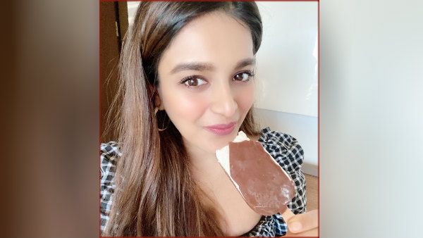 உருகும் சாக்கோபார்.. ஜெயம் ரவி ஜோடியின் அட்டகாச போஸ்ட்.. ஐஸ்க்ரீமை விட வேகமாக கரையும் ஃபேன்ஸ்!