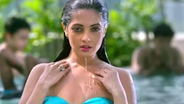 குட்டை பாவாடை, முத்தக்காட்சி.. என்னைக் குறி வைத்து தாக்குகிறார்கள்.. பிரபல நடிகை திடீர் பாய்ச்சல்!