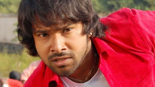 பெங்களூரில் தவித்த ஒடியா குடும்பம்.. பிளைட்டில் அனுப்பி வைத்த பிரபல நடிகர்.. குவியும் பாராட்டு!