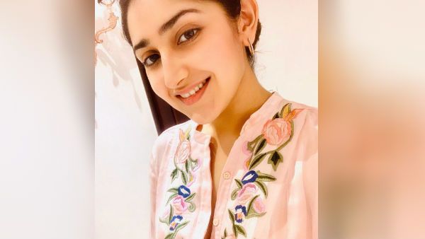 குர்தாவில் கிளாமர்..பட்டனை போடுங்க ப்ளீஸ்.. சாயிஷாவுக்கு ரசிகர் அட்வைஸ்!