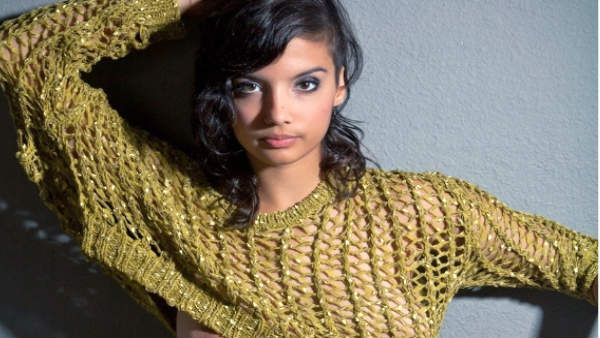 ஆர்வக்கோளாறில் மொத்தமாய் தூக்கி ஒரு பக்கத்தை முழுதாய் காட்டிய நடிகை.. வைரலாகும் விவகார போட்டோ!