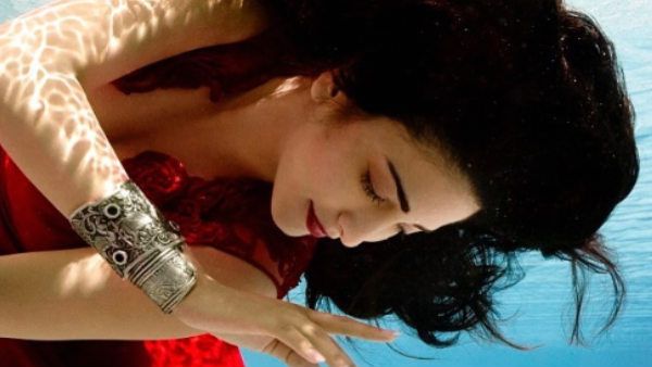 நீருக்கடியில் ஸ்ருதி ஹாசன்.. இன்னாம்மா அழகா இருக்காரு தெரியுமா.. இதெல்லாம் எப்போ எடுத்தது தெரியுமா?