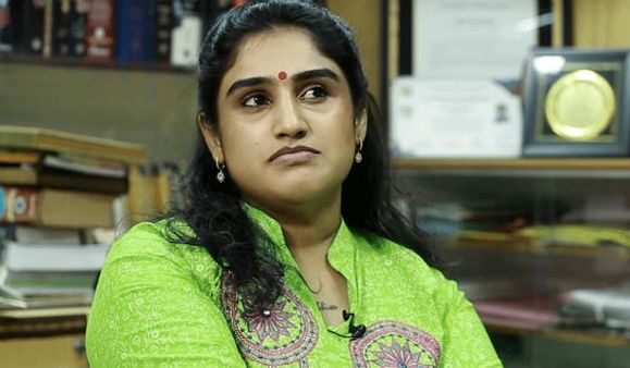 2 விவாகரத்து.. வயதுக்கு வந்த மகள்.. மூன்றாவது திருமணம் செய்யும் நடிகை வனிதா.. அவரே ஒப்புக்கொண்டார்!