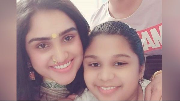 நம் சிறிய குடும்பத்திற்கு வந்துள்ள பப்பாவை வரவேற்பதில் பிரமிக்கிறேன்.. வைரலாகும் வனிதா மகளின் பதிவு!