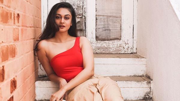 அர்ஜுன் குடும்பத்தில் அடுத்த சோகம்.. மகளுக்கு கொரோனாவாம்.. வீட்டு தனிமையில் இருப்பதாக அறிவிப்பு!