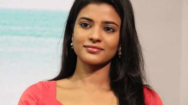 தங்கத்தாமரை மகளே.. ஐஸ்வர்யா ராஜேஷ் வெளியிட்ட அதகள போட்டோஸ்!