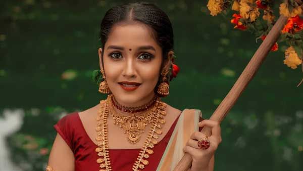 அஜித்தின் ரீல் மகள் அதிரடி.. இனிமே ஹீரோயின் தான்.. மலையாள திரையுலகில் நாயகியாக அறிமுகமாகும் அனிகா?