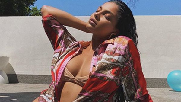 ஆம்பள சட்டையில் அச்சச்சோ போஸ்.. பிரபல நடிகையின் 'ஐயையோ' போட்டோஷூட்.. தெறித்து மிரளும் ஃபேன்ஸ்!