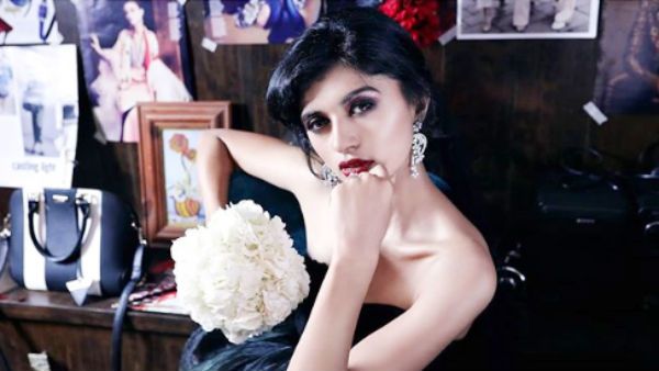 நம்ம எருமசாணி ஹரிஜாவா இது? மாடல் அழகிகளுக்கே டஃப் கொடுப்பார் போலயே.. வைரலாகும் போட்டோஸ்!