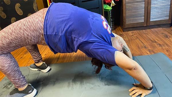 உடம்பை வில்லாக வளைத்து… அசால்டாக யோகா .. குஷ்புவா இது.. வாய்பிளந்த ரசிகர்கள் !!