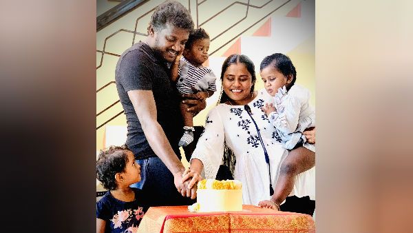 இடுப்புல ஒன்னு.. கையில ஒன்னு.. கீழே ஒன்னு.. கல்யாண நாளை கலக்கலாக கொண்டாடும் இயக்குநர்!