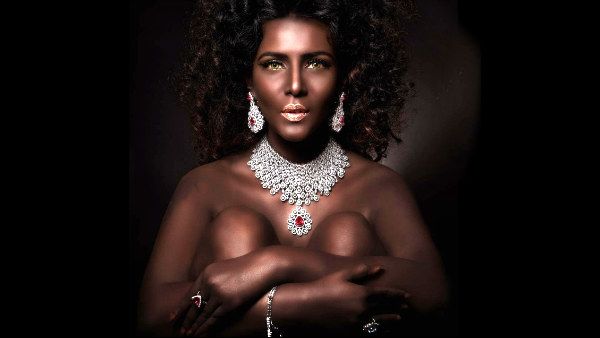 நிர்வாண போட்டோவை ஷேர் செய்த மீரா மிதுன்.. இதுவல்லவோ முன்னேற்றம்.. கலாய்க்கும் நெட்டிசன்ஸ்!