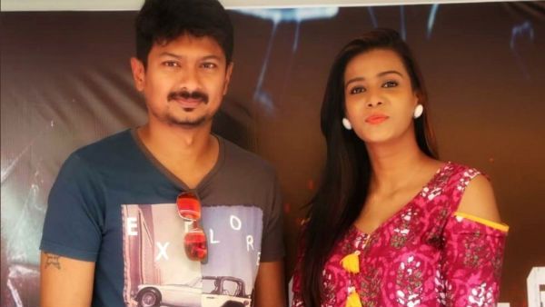 நடிகர் உதயநிதி ஸ்டாலினுடன் செல்பி.. சர்ச்சை நடிகையை வச்சு செய்யும் நெட்டிசன்ஸ்!
