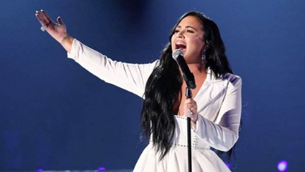 படகில் சென்றபோது.. ஏரியில் மாயமான நடிகை.. மரணம் என அச்சம்.. பிரார்த்தனை செய்யும் டெமி லொவேட்டா!