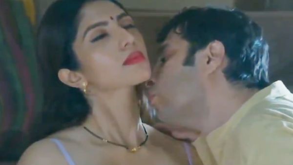 18+: மளிகை கடைக்குள் எல்லை மீறும் ஜோடி.. தீயாய் பரவும் காட்சி.. அலறவிடும் வெப்சீரிஸ்!