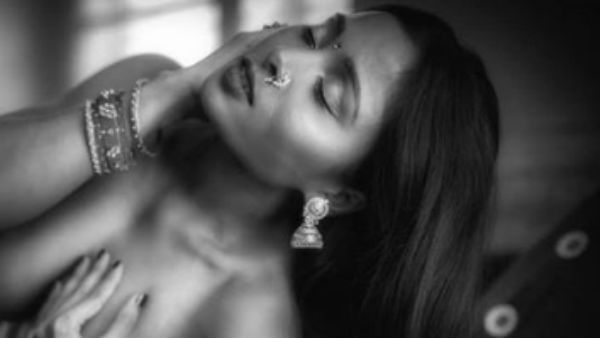 இன்ஸ்டாவிலும் அதுக்கு கட்டுப்பாடு.. இதுக்கு மேல கவர்ச்சியை காட்ட முடியாதாம்.. நடிகை புலம்பல்!