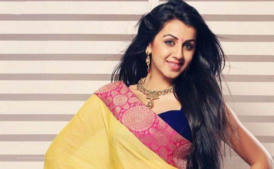 யாருக்குமே இல்லாம அவருக்கு மட்டும் ஸ்பெஷல் அழைப்பு.. பிரபல ஹீரோவை காதலிக்கிறாரா நிக்கி கல்ராணி?