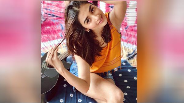 போர்கள் வேண்டாம் அன்பை உருவாக்குவோம்.. பூஜா ஹெக்டேவின் அழகான வரிளுடன் க்யூட்டான க்ளிக் !