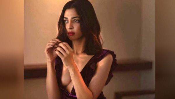 'அதை' அணியாமல் முன்னழகை அப்பட்டமாக காட்டிய ரஜினி பட நடிகை.. செம ஹாட் என கண்களை விரிக்கும் ஃபேன்ஸ்!