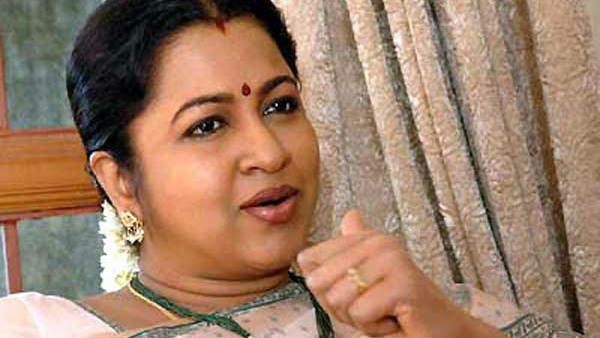 வேகமாக பரவிய தவறான தகவல்.. முற்றுப்புள்ளி வைத்தார் ராதிகா சரத்குமார் !