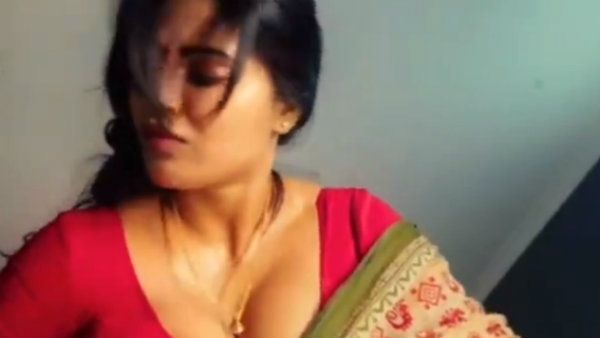 18+: தாராளமாய் காட்டி தரையை துடைக்கும் ஆன்ட்டி.. தீயாய் பரவும் நேக்டு படத்தின் அந்தக் காட்சி!