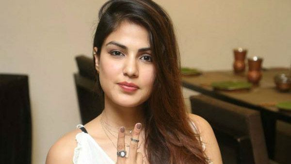 பாலியல் வன்கொடுமை செய்து கொன்றுவிடுவதாக மிரட்டல்.. ஸ்கிரீன்ஷாட்டுடன் பிரபல நடிகை பரபரப்பு புகார்!