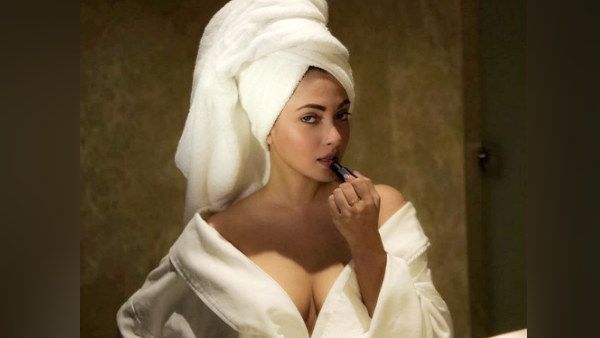 வேற லெவல்.. நீங்கலாம் ஹாலிவுட்ல இருக்க வேண்டிய ஹீரோயின்.. பிரபல நடிகையை புகழும் நெட்டிசன்ஸ்..!