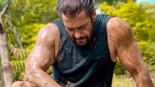 உடல் முழுவதும் சேறு.. நிஜ விவசாயியாகவே மாறிய சல்மான் கான்.. விவசாயிகளுக்கும் சல்யூட்!