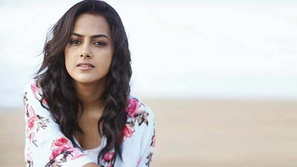 திருமணம் முடிந்தால் நடிகைகள் அவ்ளோதானா? இன்ஸ்டாவில் காரசார விவாதம் நடத்திய அஜித் பட நடிகை!