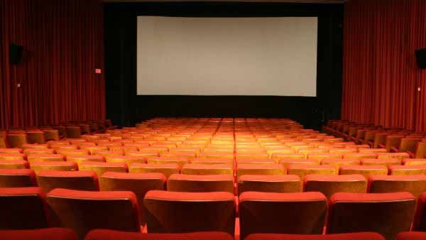 லாக்டவுனால் 4 மாதம் மூடல்.. தியேட்டர் அதிபர்களுக்கு ரூ.1500 கோடி இழப்பு.. விரைவில் திறக்க கோரிக்கை!