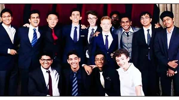 திடீரென வைரலாகும் நடிகர் விஜய் மகனின் அசத்தல் குரூப் போட்டோ.. கனடாவில் எடுக்கப்பட்டதா..?