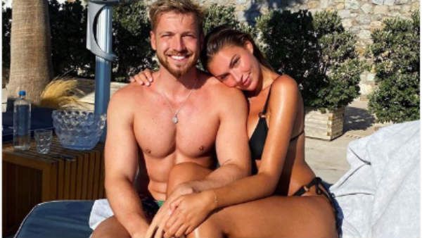 ஒட்டி.. உரசி.. காதலருடன் வெறும் உள்ளாடையுடன்.. டிவி நடிகை கொடுத்த ஹாட் போஸ்.. வேற லெவல் வைரல்!