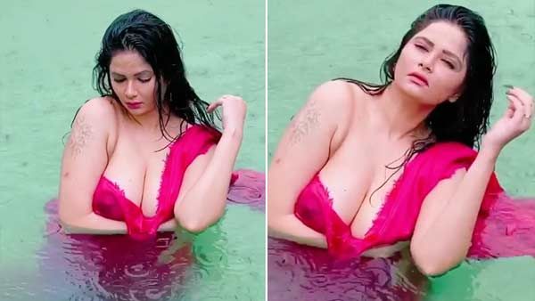 லைவ்ன்னா இதான்.. கொட்டும் மழையில் சொட்ட சொட்ட நனைந்து.. நீச்சல்குளத்தில் ஆட்டம் போட்ட ஆன்ட்டி நடிகை!