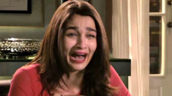 எப்படி கழுவி ஊற்றினாலும் கவலையில்லை... ஒரு கோடி டிஸ்லைக்ஸ் வாங்கிய பிறகும் பிரபல நடிகை அசால்ட்!