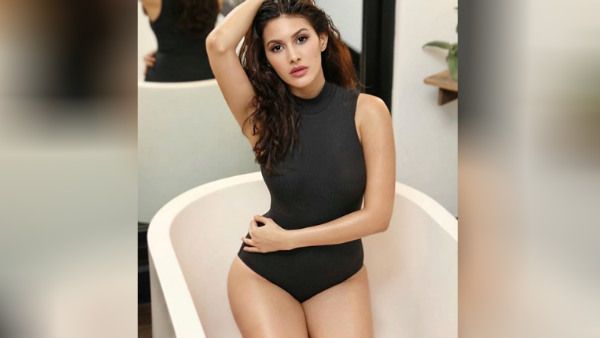 சூட்டில் ஆவியாயிடுச்சா.. பாத் டப்பில் பரவசமாக தனுஷ் பட நடிகை..டபுள் மீனிங்கில் தாளிக்கும் ஃபேன்ஸ்!