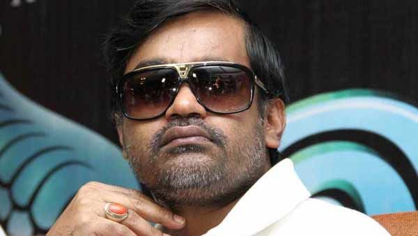 கடந்த காலத்தில் ஒரு நாள் கிடைத்தால்.. இதைத்தான் கேட்பாராம் செல்வராகவன்.. இன்னும் காதல்லயே இருக்காரே!