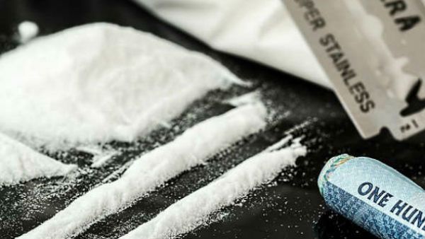 சினிமாவில் தாறுமாறாகப் புழங்கும் போதைப் பொருட்கள்.. பிரபல நடிகர், நடிகைகளை குறிவைக்கும் போலீஸ்!