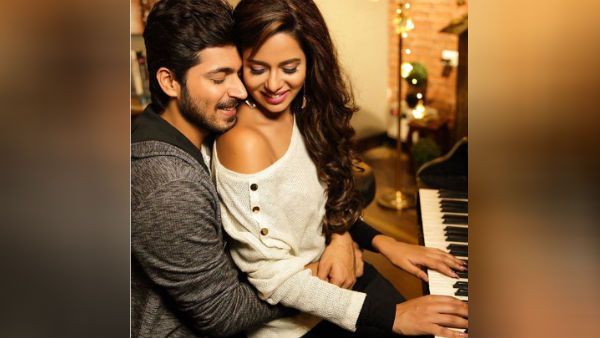 பிரபல இளம் நடிகரின் மடியில் அமர்ந்து பியானோ வாசிக்கும் ரைஸா வில்சன்.. தீயாய் பரவும் போட்டோ!